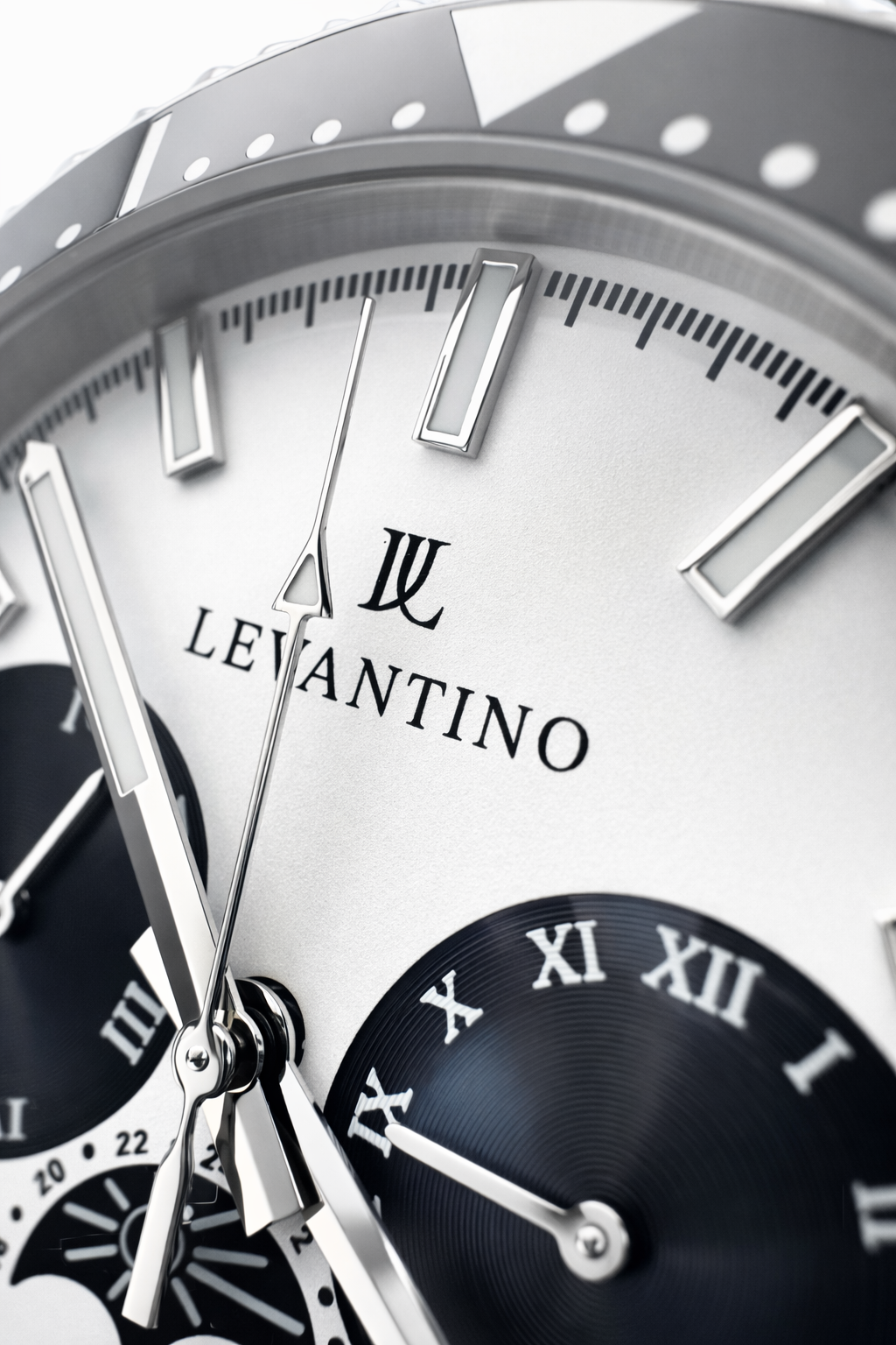 Corintio reloj negro y blanco acero inoxidable 316L Marcador de dia de la semana, marcador de mes, marcador de 24h visor de dia. Reloj automatico. Automatic Watch. Detalle dial